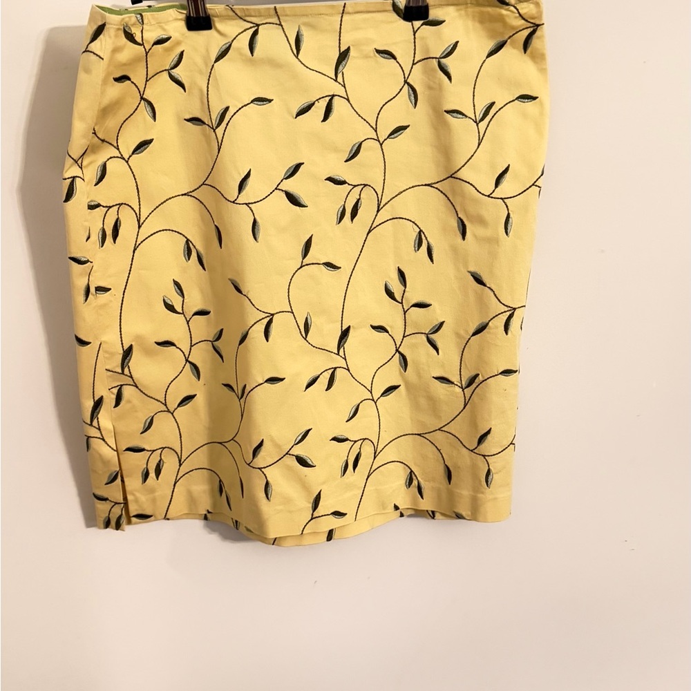 Elegant Yellow Pencil Skirt with Leaf Embroidery